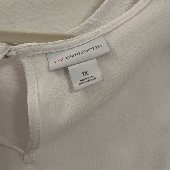 Liz Claiborne White Textured Blouse | Bell Sleeve Top | Size 1X - Picture 12 of 15